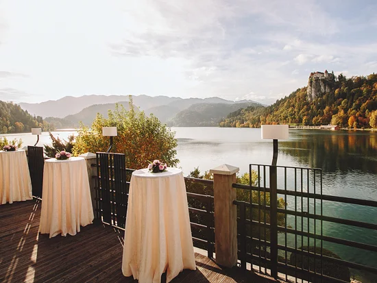 Restavracija in lokal na terasi s pogledom na blejsko jezero